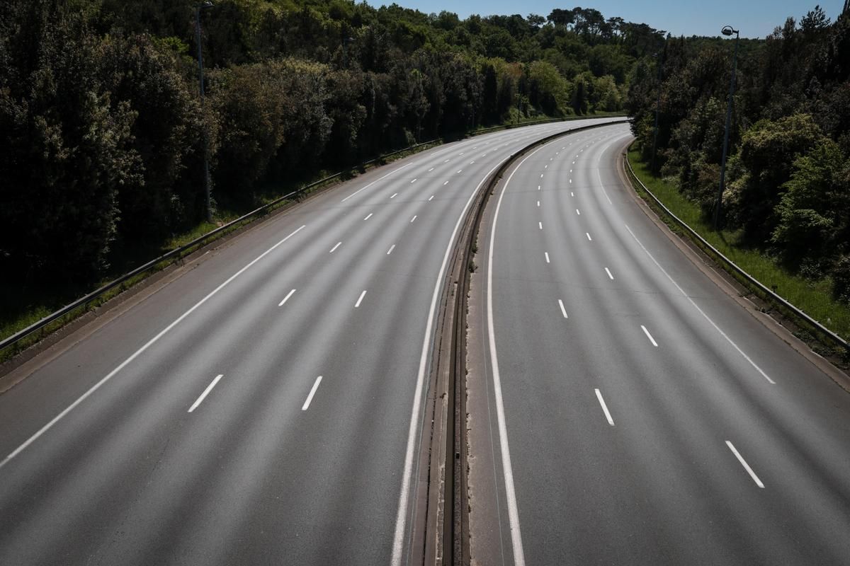 La fermeture de la Ring Road a provoqué cette scène surréaliste des quatre pistes complètement vides en Floirac, au milieu de la journée.