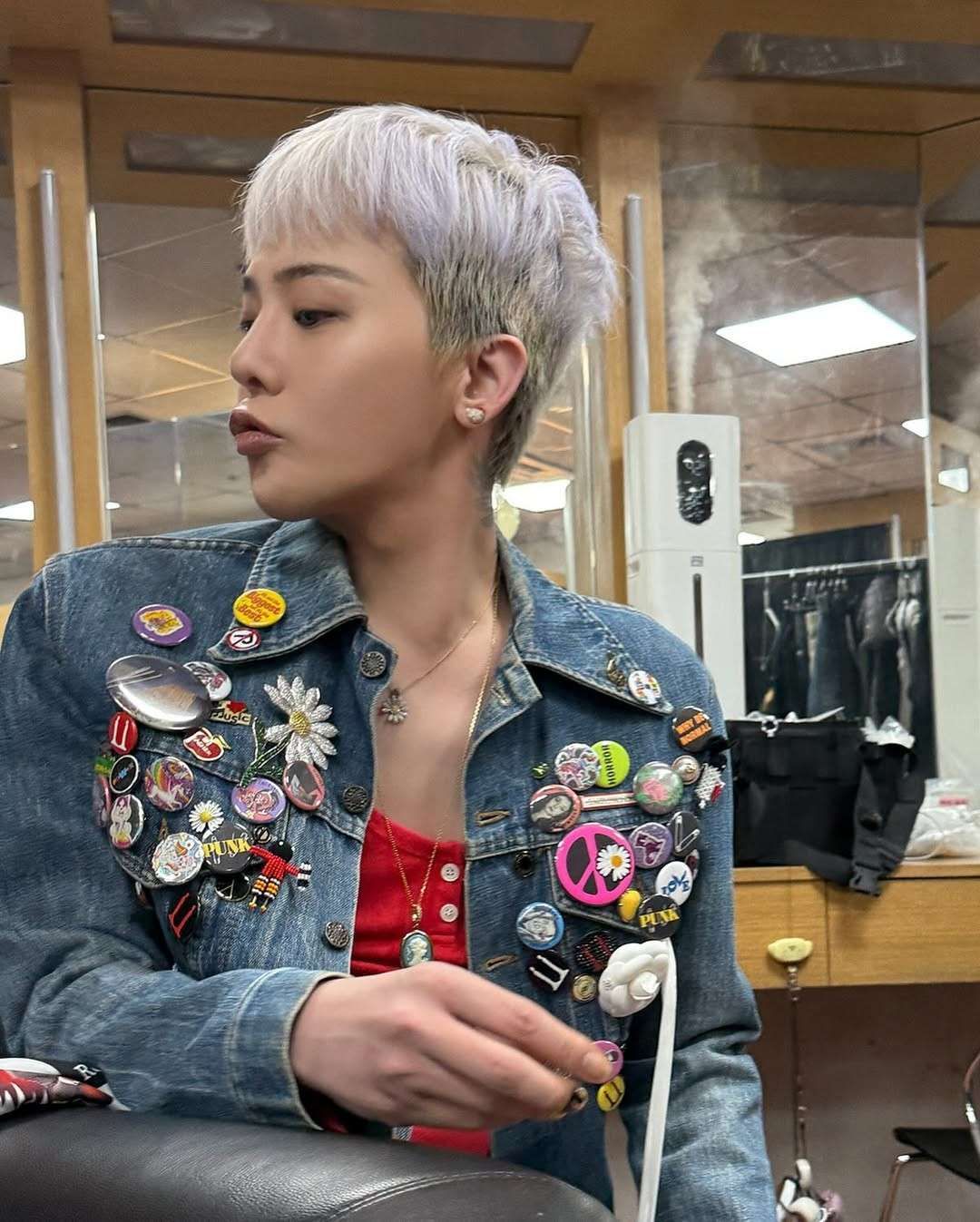 La demande de panique G-Dragon avec sa pèceminus de highball vendue en une fraction de seconde La demande de panique G-Dragon avec sa pèceminus de highball vendue en une fraction de seconde