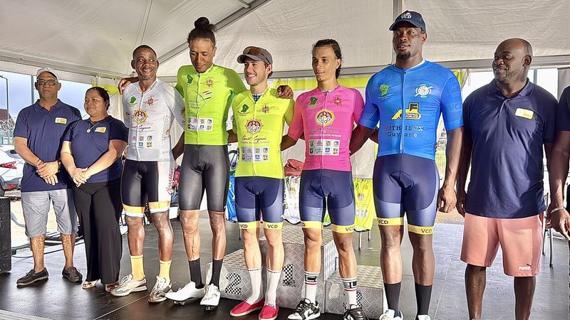 À la fin de ce premier jour de course, les dirigeants de chaque classement ont reçu leurs maillots, dont Antoine Gauran en jaune.