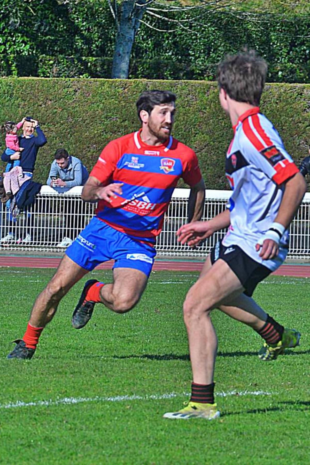 Julien Cabannes, qui avait rejoint Hagetmau en 2023, a totalisé 15 saisons professionnelles et 225 matchs avec le stade Montrou.