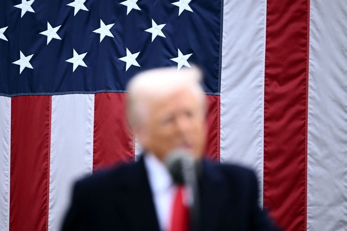 Le président américain Donald Trump prononce des remarques sur ses tarifs dans le Rose Garden de la Maison Blanche le 2 avril.