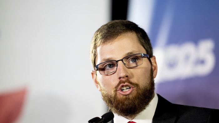 Mario Roy lors du premier débat du Parti libéral du Québec à Laval le 3 mai 2025.