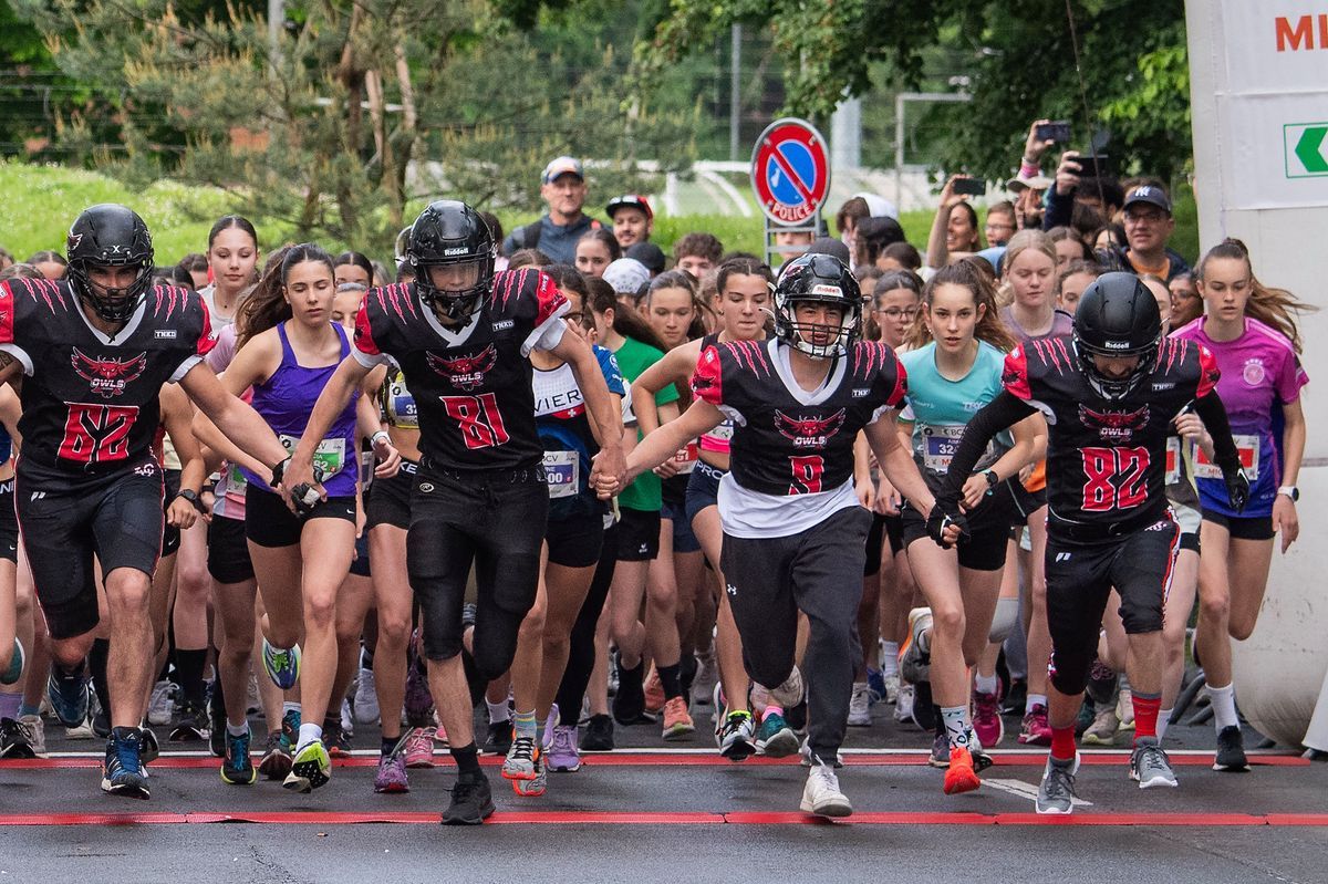 Départ par rapport à la course féminine de 4 km à 20 kilomètres de Lausanne, avec le record Aimie Decrausaz en turquoise à droite. Départ par rapport à la course féminine de 4 km à 20 kilomètres de Lausanne, avec le record Aimie Decrausaz en turquoise à droite.