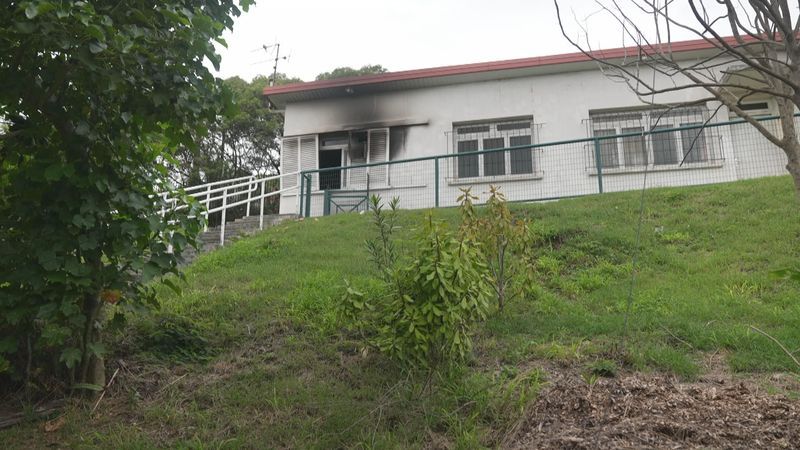 L'ancienne maison de l'école Gustave Lods a été incendiée le samedi 3 mai à Kamaré.