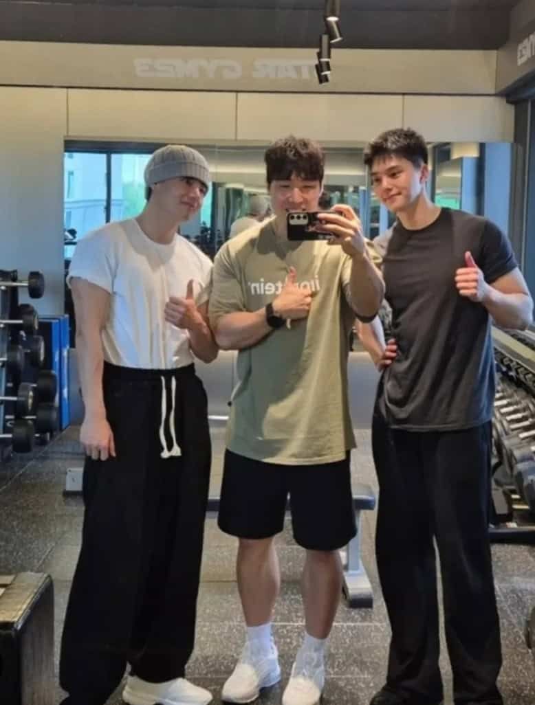 Taehyung, Jungkook et Song Kang dans le gymnase: nouvelles photos de panique Taehyung, Jungkook et Song Kang dans le gymnase: nouvelles photos de panique