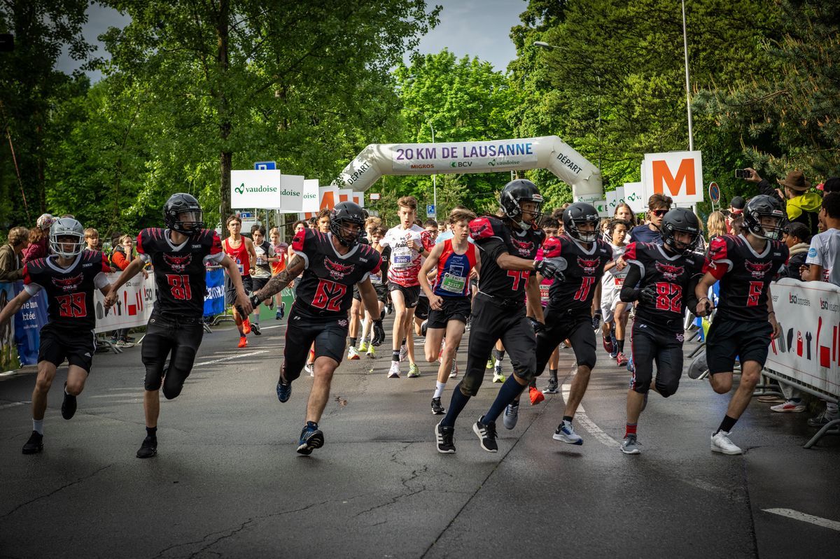 Départ par rapport à la course garçons de 4 km en 15/16 ans aux 20 kilomètres de Lausanne, le 3 mai 2025, avec des adolescents en vêtements de course. Départ par rapport à la course garçons de 4 km en 15/16 ans aux 20 kilomètres de Lausanne, le 3 mai 2025, avec des adolescents en vêtements de course.