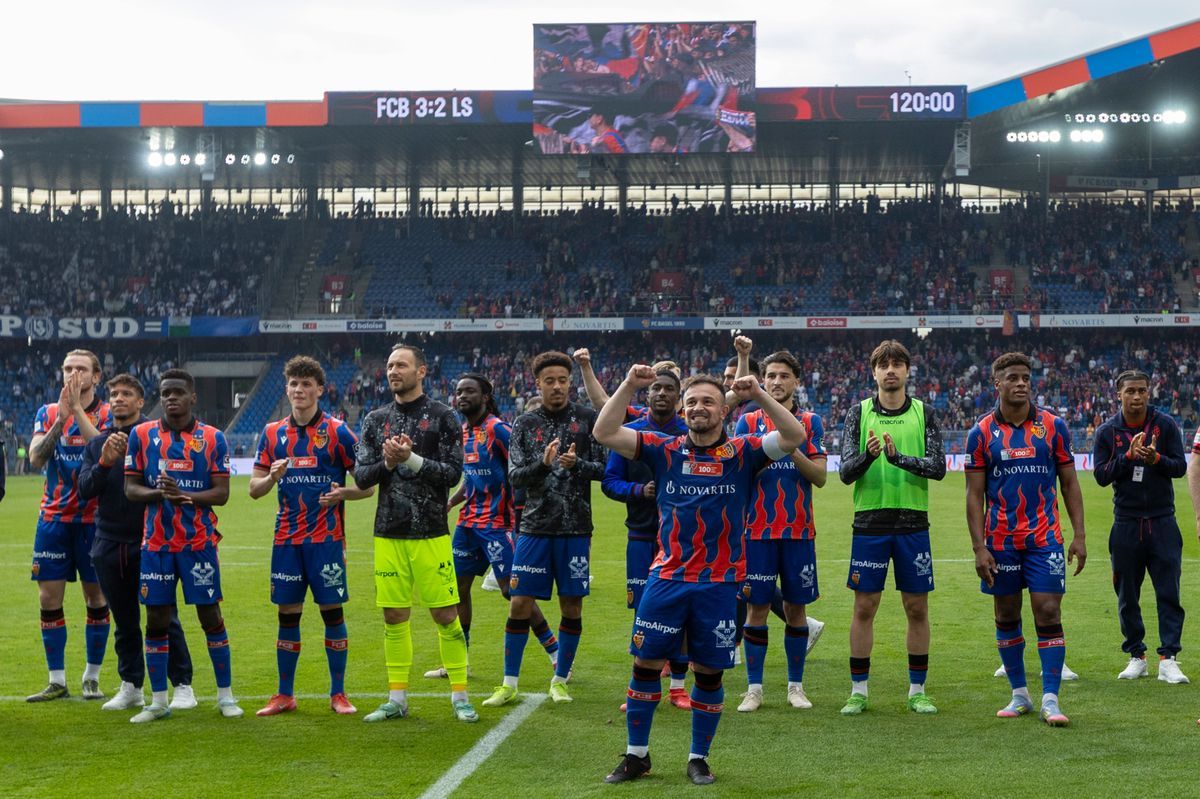L'équipe du FC Basel, dont Xherdan Shaqiri au premier plan, célébrant une victoire au Parc Saint-Jacques. L'équipe du FC Basel, dont Xherdan Shaqiri au premier plan, célébrant une victoire au Parc Saint-Jacques.