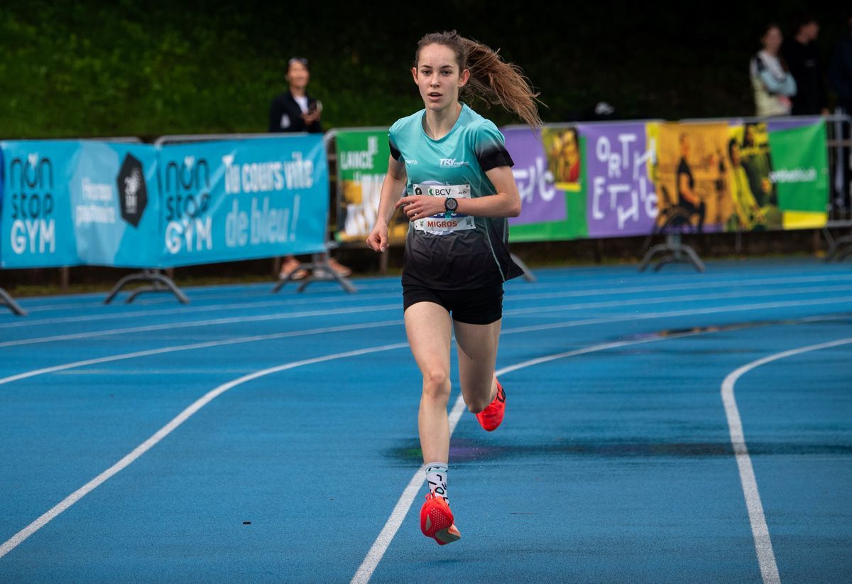 Aimie Decrausaz a remporté la course féminine de 4 km au cours des 20 kilomètres de Lausanne. Aimie Decrausaz a remporté la course féminine de 4 km au cours des 20 kilomètres de Lausanne.