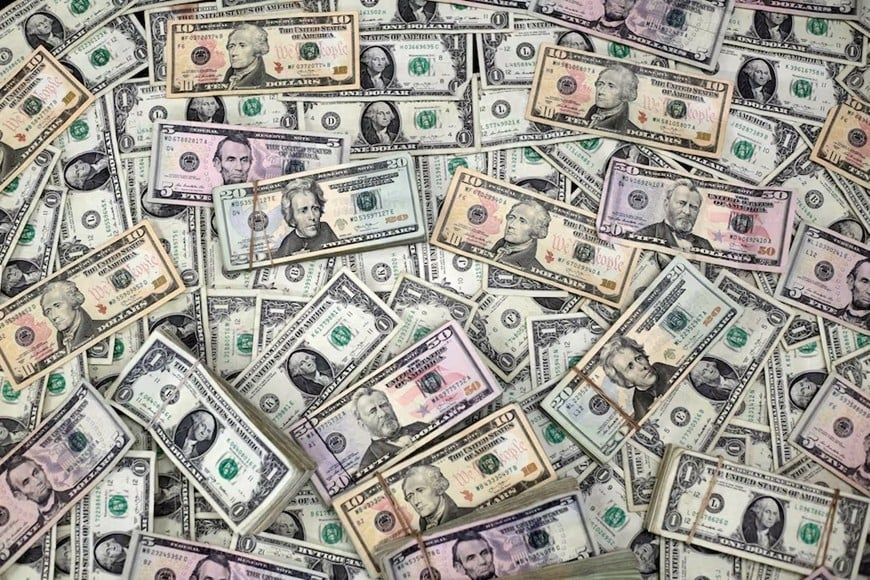 Taux de change du dollar américain aujourd'hui 3 mai: le dollar américain a légèrement baissé, mais reste au-dessus de 100. Photo: Reuters