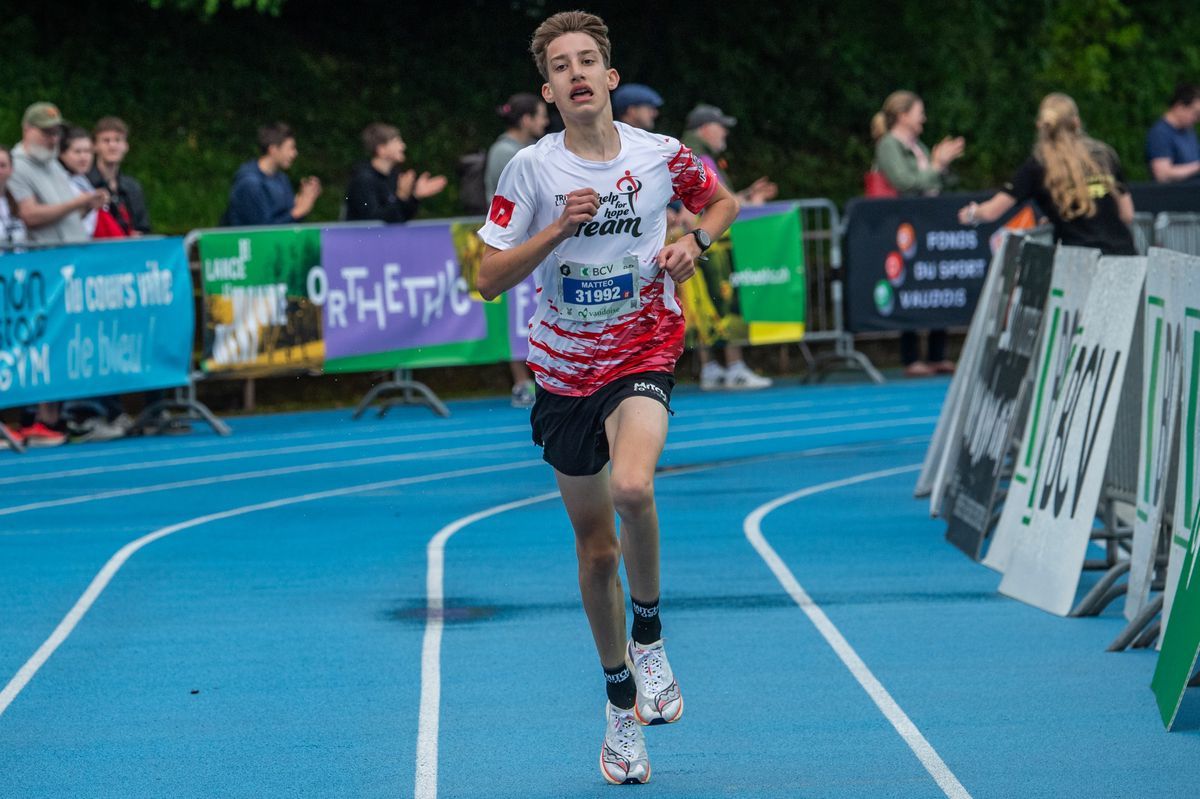 Matteo Mazur, un jeune coureur de Vaudois, terminant deuxième de la course garçons de 4 km de 15/16 ans aux 20 kilomètres de Lausanne. Matteo Mazur, un jeune coureur de Vaudois, terminant deuxième de la course garçons de 4 km de 15/16 ans aux 20 kilomètres de Lausanne.