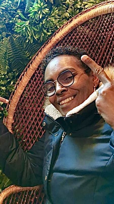 Jusqu'à la fin, elle a gardé son énergie et sa joie de Vivre. Connu pour sa gentillesse, il a marqué en permanence le paysage sportif local, du volleyball à la supervision des jeunes footballeurs.