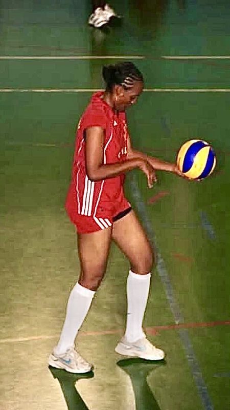 Sportss sportifs emblématiques du Cosma Volley, Aline Robinson a marqué les parquet de Guyana par son engagement, sa rigueur et une impressionnante liste de prix de six titres régionaux.