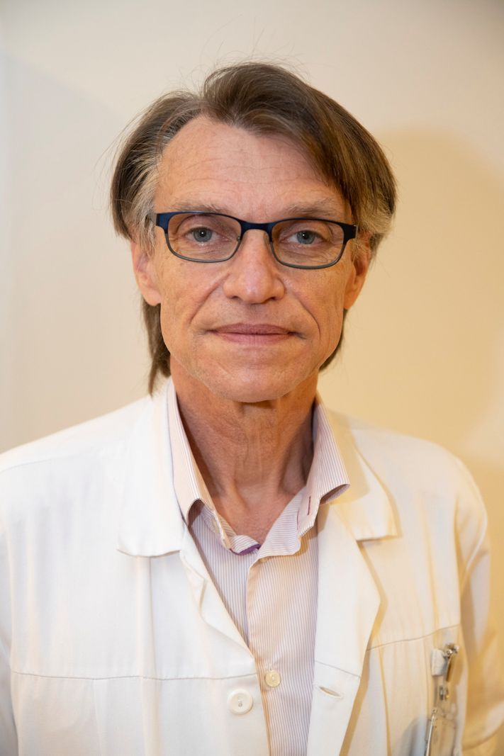 Le professeur Olivier Lamy du CHUV à Lausanne, le 25 novembre 2020, lors d'un rapport sur le personnel infirmier pendant la deuxième vague de Covid-19. Le professeur Olivier Lamy du CHUV à Lausanne, le 25 novembre 2020, lors d'un rapport sur le personnel infirmier pendant la deuxième vague de Covid-19.