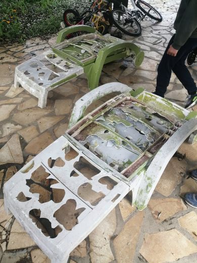 Les chaises de jardin ont été des trous complètement.