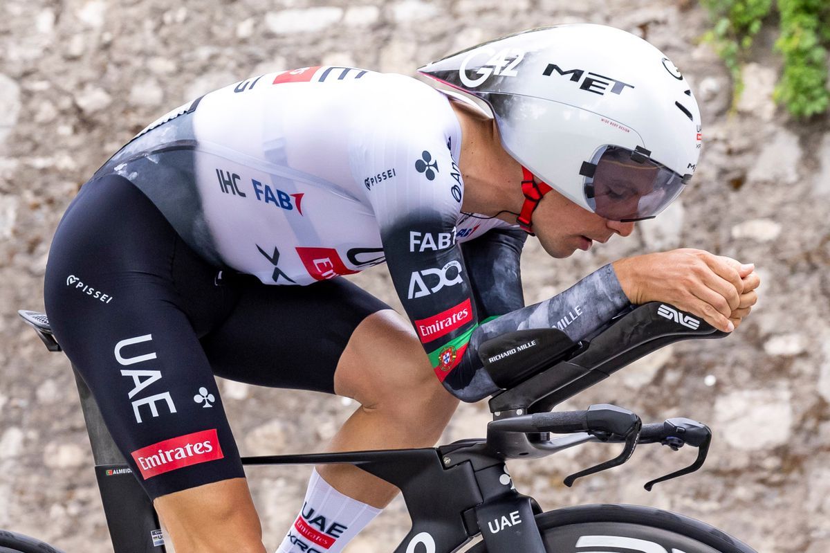 Joao Pedro Goncalves Almeida de l'équipe des EAU Emirates a participé au temps d'essais au cours de la 5e étape de la tournée Romandie 2025 à Genève. Joao Pedro Goncalves Almeida de l'équipe des EAU Emirates a participé au temps d'essais au cours de la 5e étape de la tournée Romandie 2025 à Genève.