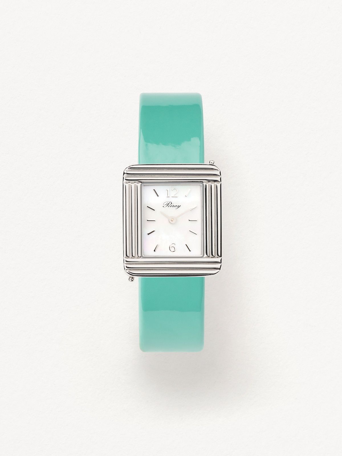 Rectangle chic. Déco délicieusement artistique et orné d'un bracelet interchangeable en cuir verni, mon premier poiray en acier et la mère-dial à pearl, mouvement de quartz, 2 350 euros.