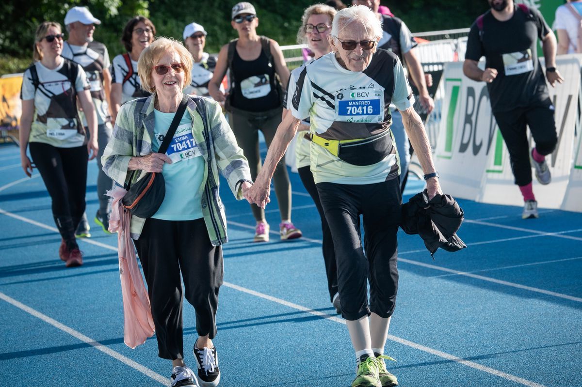 Emma et Manfred Mletzkowski, 90 et 91 ans, participent au test de marche de 8 km des 20 km de Lausanne. Photo de Jean-Guy Python. Emma et Manfred Mletzkowski, 90 et 91 ans, participent au test de marche de 8 km des 20 km de Lausanne. Photo de Jean-Guy Python.