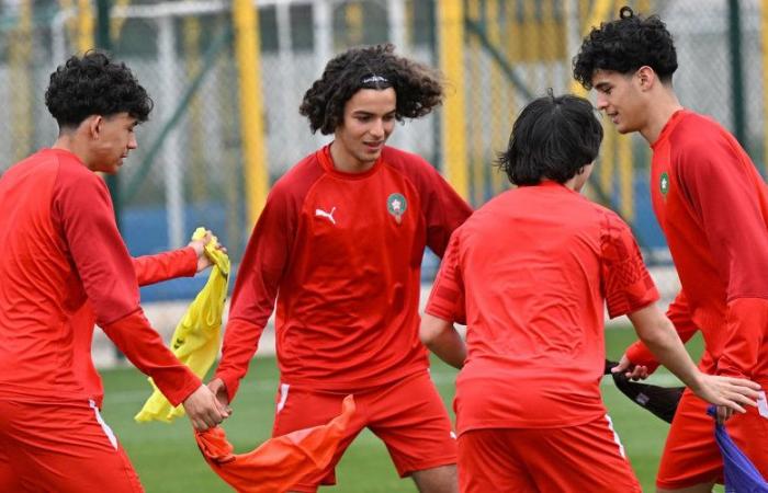 Terrasse du Maroc Afrique du Sud et tourne dans la dernière place de la boîte U17 -.
