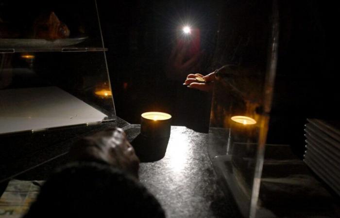 Le feu à cause d’une bougie, une machine à oxygène à l’arrêt… la défaillance de l’électricité géante en Espagne a laissé au moins cinq morts -.