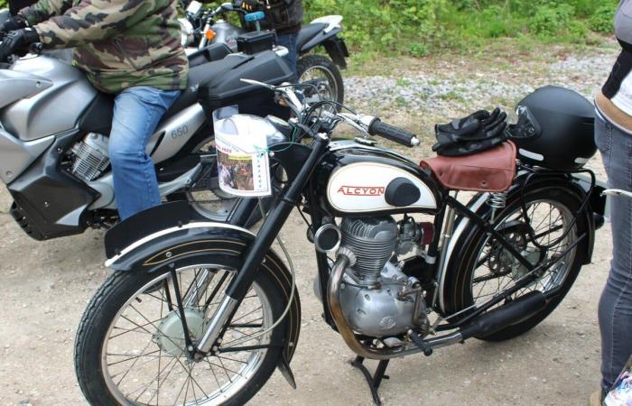 Première sortie vintage de l’année pour le moto-club -.