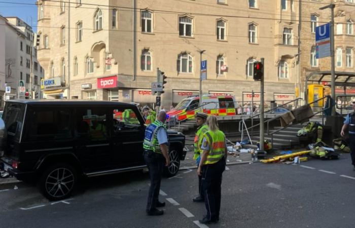 Mercedes G-Class Drives dans un groupe de personnes à Stuttgart – plusieurs blessures -.
