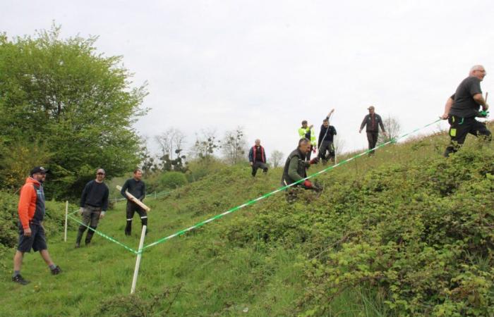 Championnat Enduro Normandie. Avec des bénévoles se préparant à recevoir 350 pilotes -.