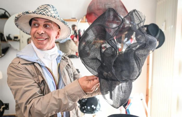 Elvis Pompilio, un modiste d’étoiles et de têtes couronnées nous reçoit à la maison, dans une intimité totale -.