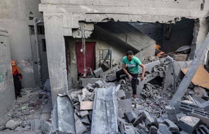 La défense civile annonce 11 morts, dont trois enfants, dans une grève israélienne -.