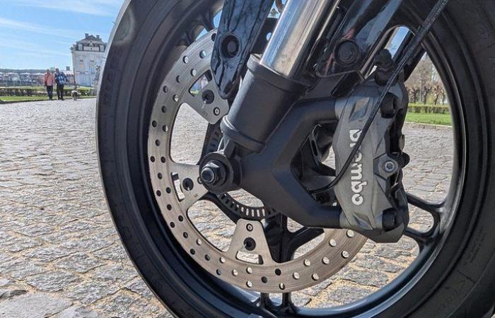 Une moto électrique abordable avec un look sérieux -.
