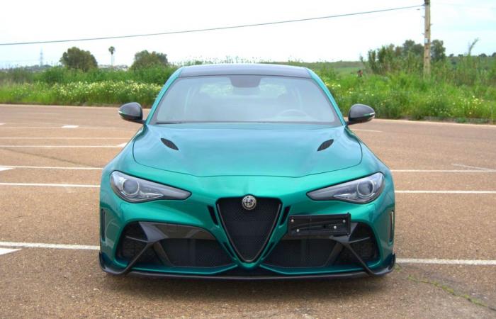 Une rare alfa Romeo Giulia GTAM à vendre aux enchères -.