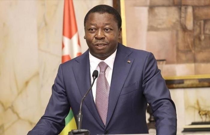 Faure Gnassingbé abandonne la présidence, maintenant honoraire, à Jean Lucien Savi de Tové -.