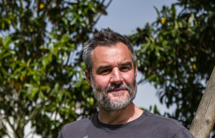 À 46 ans, Bertrand Touzet mène une double vie de physiothérapeute et d’écrivain -.