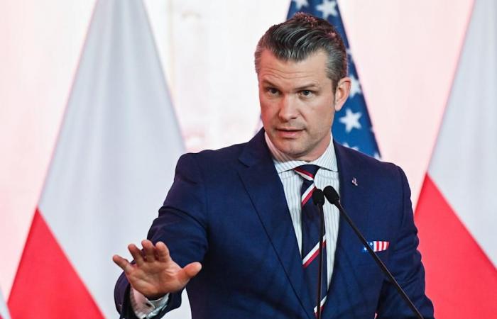 Hegseth dit que le Pentagone a fait «marcher sur des coquilles». Les femmes en uniforme disent que cela ressemble à une «gifle au visage». -.