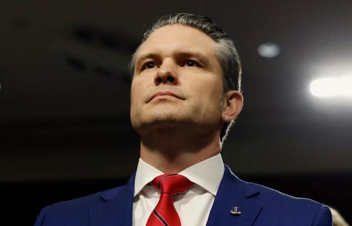 Hegseth dit que le Pentagone a fait «marcher sur des coquilles». Les femmes en uniforme disent que cela ressemble à une «gifle au visage». -.