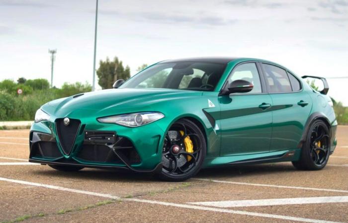 Une rare alfa Romeo Giulia GTAM à vendre aux enchères -.