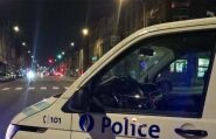 Un mort et 14 blessés doivent être déplorés -.