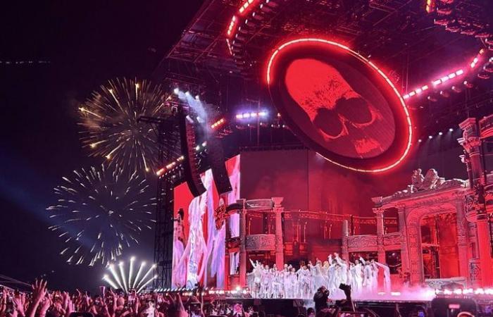 Robes, danseurs cachés, pyrotechniques… Lady Gaga met le feu à Rio avec un méga-concert libre -.