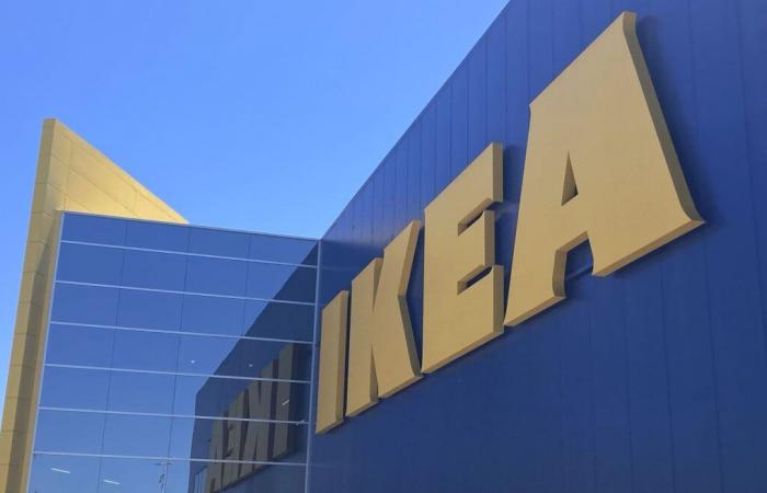 Les employés de l’IKEA à Montréal ont déclenché une grève samedi -.
