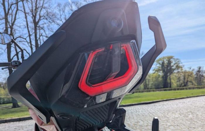 Une moto électrique abordable avec un look sérieux -.