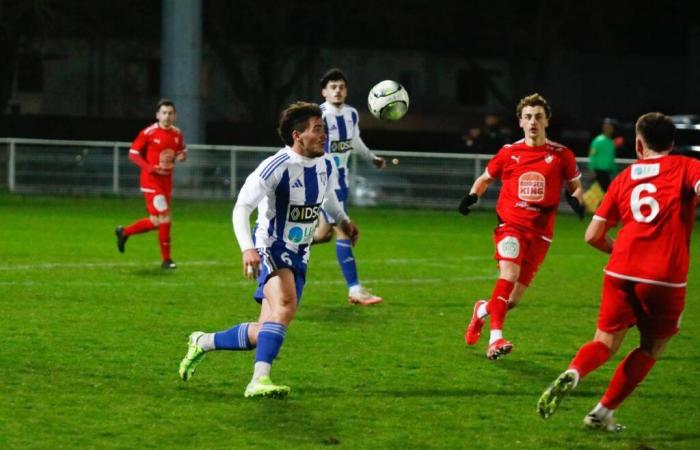 Le Rochefort FC aborde la maintenance grâce à son succès sur Brive (2-1) -.