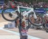 Van der Poel a remporté son troisième Paris-Roubaix devant Pogacar –