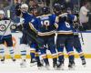Les Blues Mums Connor Hellebuyck et forcent un match ultime -.